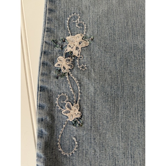 Cosmopolitan Jeanswear Women's Light Wash Embroidered Straight Leg Jeans - Picture 3 of 11